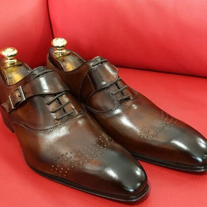 Formal zone buckle and laces shoes