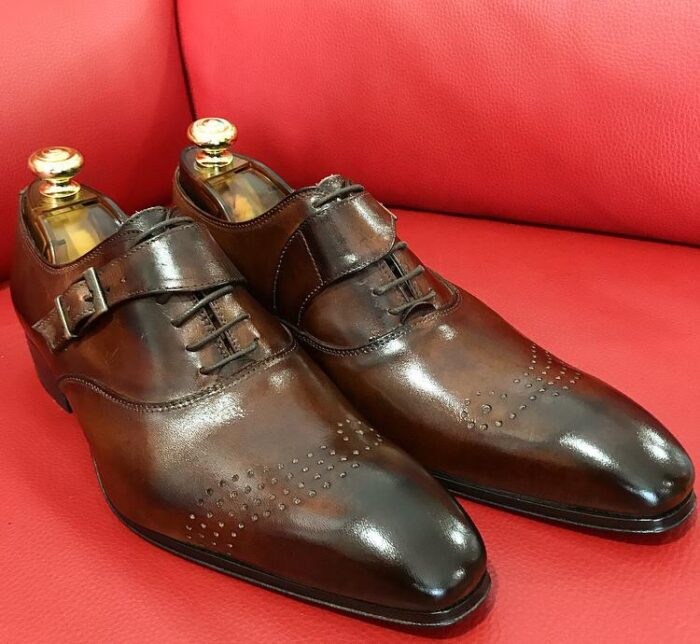 Formal zone buckle and laces shoes