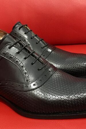 Formal zone laces mat-shaped design black shoe