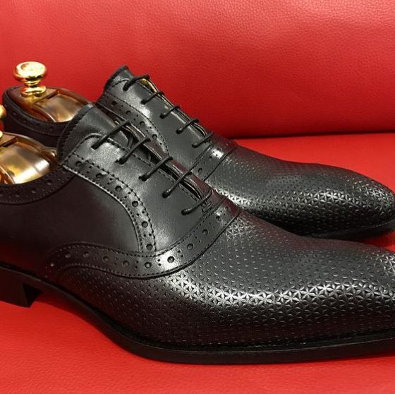 Formal zone laces mat-shaped design black shoe
