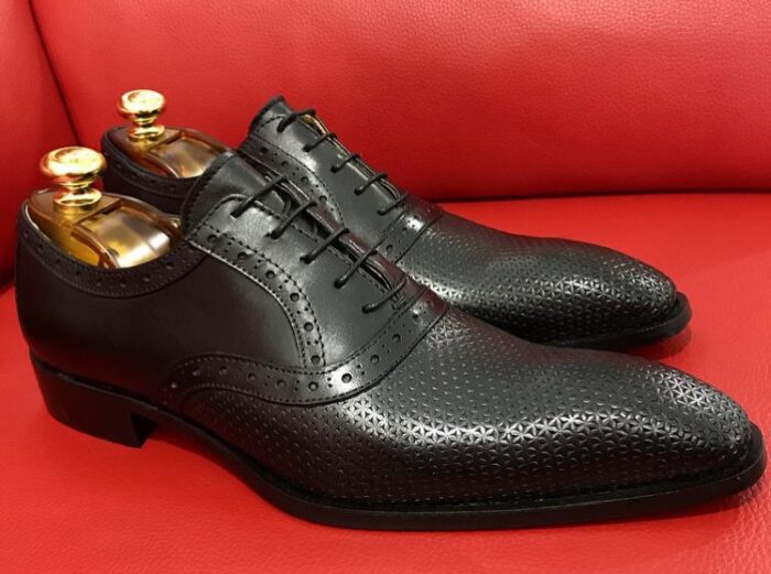 Formal zone laces mat-shaped design black shoe