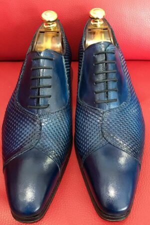 Formal zone shoes laces mat-shaped