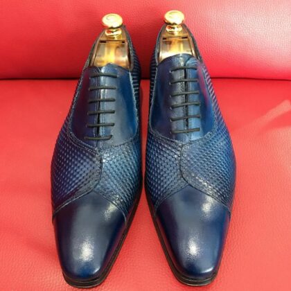 Formal zone shoes laces mat-shaped