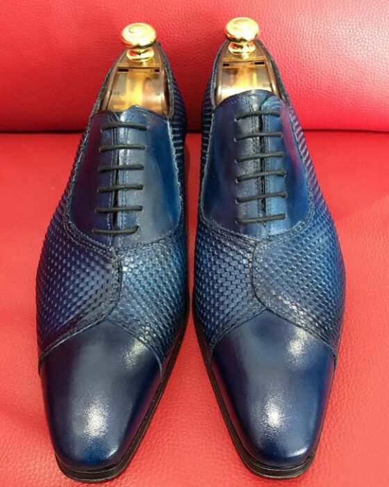 Formal zone shoes laces mat-shaped