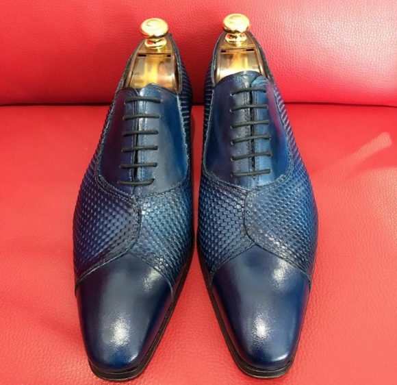 Formal zone shoes laces mat-shaped