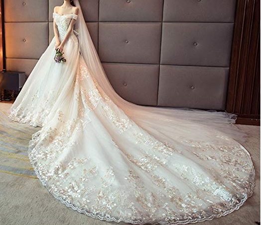 Vestito da sposa coda lunga